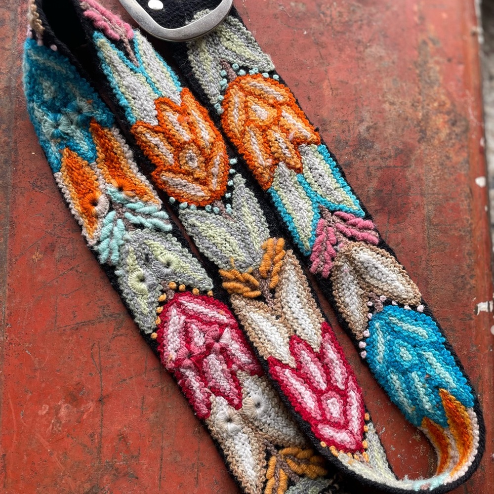 Hand Embroidered Wool Peruvian Belt. - Picture 3 of 5